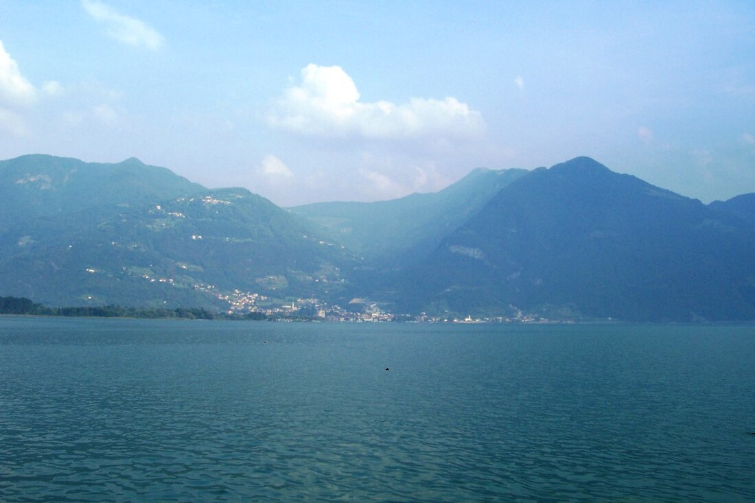 File:Panorama di Pisogne da Lovere (Foto Luca Giarelli).jpg