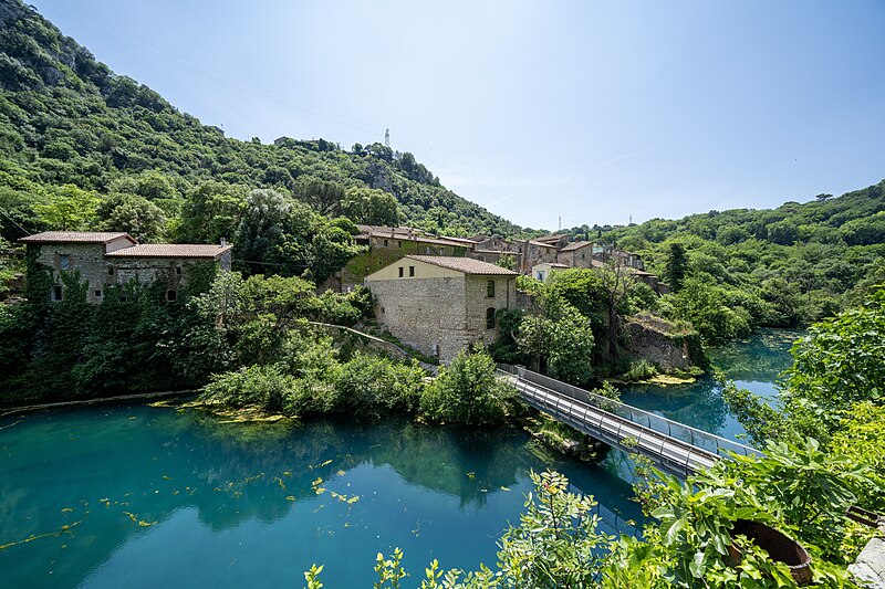 File:Panorama di Stifone vista con il nera.jpg