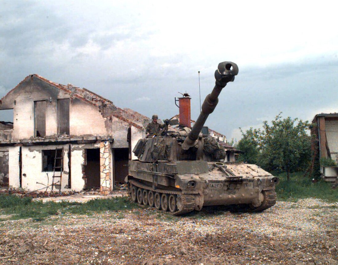 File:Panzerhaubitze M109 A3.jpg