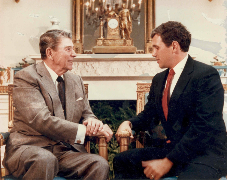 File:Pence with Reagan at White House, 1988.png