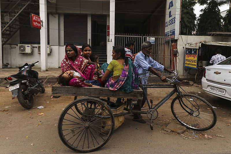 File:People daily life in Varanasi Uttar Pradesh India 15.jpg