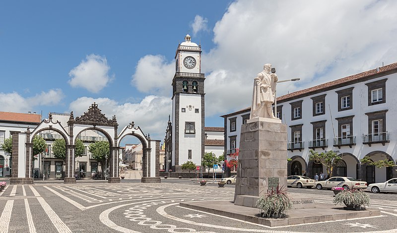 File:Plaza de Gonçalo Velho, Ponta Delgada, isla de San Miguel, Azores, Portugal, 2020-07-30, DD 80.jpg