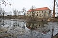 English: Pond and Valeč Castle budiling. Čeština: Rybník a budova zámku ve Valči.