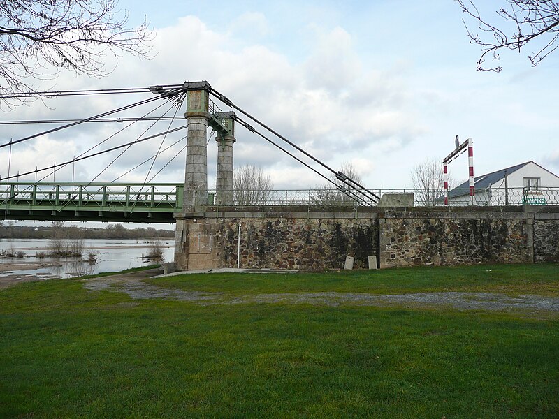 File:Pont suspendu d'Ingrandes-sur-Loire (7).jpg