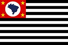 Bandeiras De Papel Dos EUA E Do Brasil Rasgadas. Conceito De