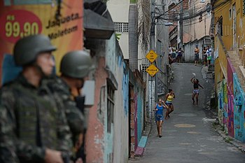 Protesto de moradores em frente ao quartel-geral de Vitoria 18.jpg