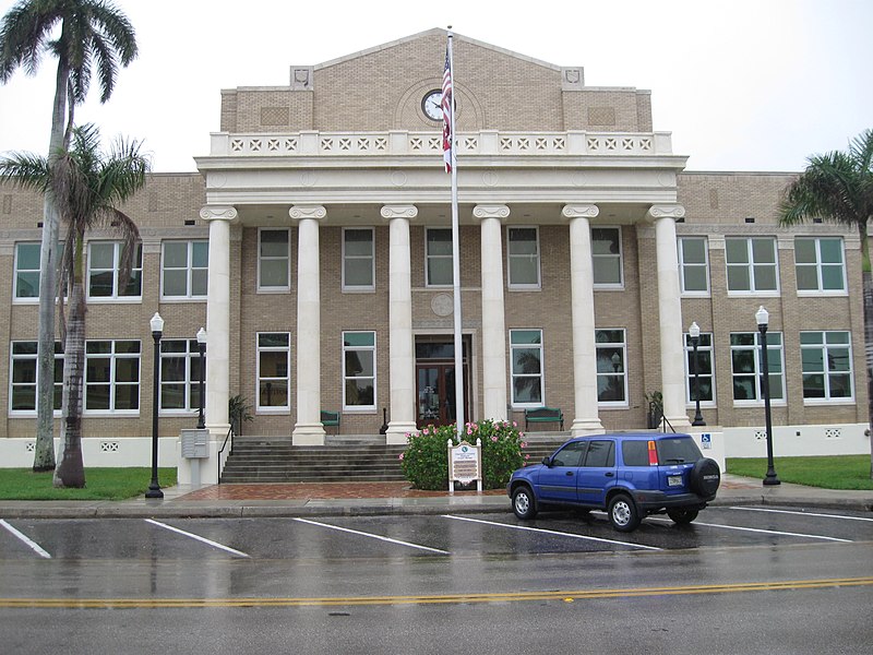 File:Punta Gorda, FL, Courthouse, Charlotte County, 04-18-2010 (1).JPG