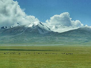 Nyenchen Tanglha Mountains Mountain range in China