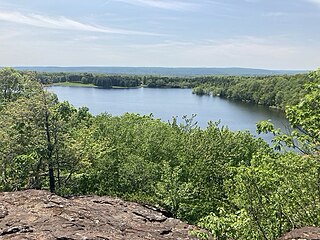 <span class="mw-page-title-main">Ragged Mountain (Connecticut)</span> Mountain ridge in Connecticut, U.S.