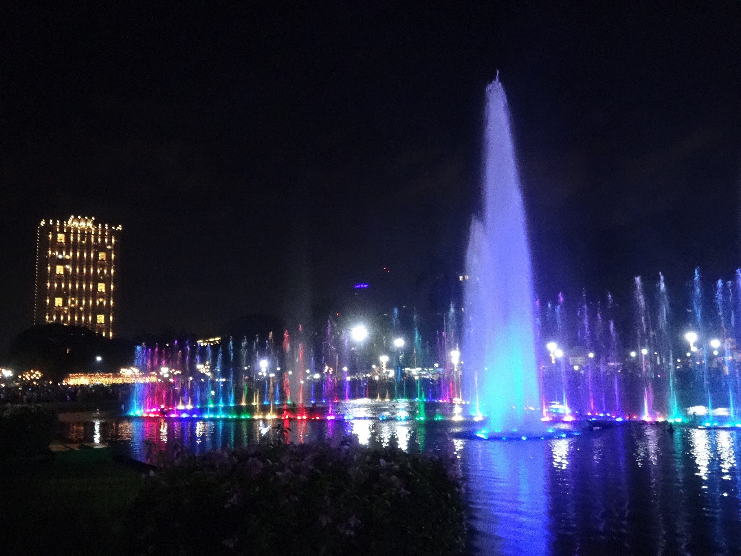 park fountain at night