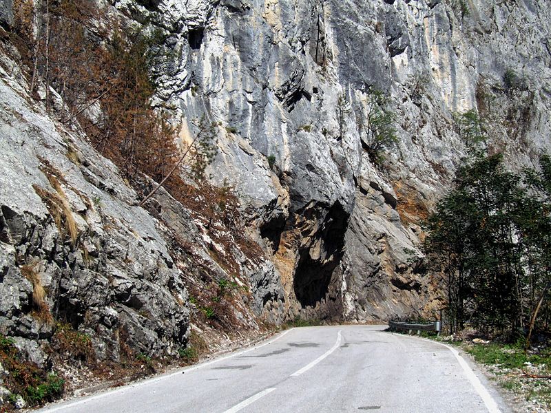 File:Road nr 4 in Montenegro (Tara canyon) 2.JPG