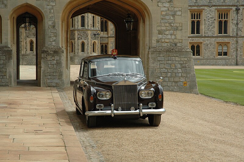 File:Rolls-Royce Phantom VI 2009 State Limousine Windsor Castle.jpg