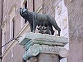 تمثال الذئبة لوبا كابيتولينا وهي ترضع رومولوس وريموس