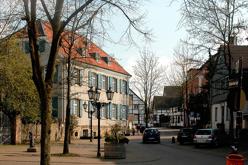 File:Saarn Düsseldorfer Straße.jpg