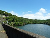 作名ダム躯体上から見たダム湖