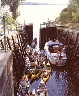 Kanotister paddlar ut på Lelång 1991