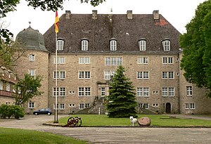 Schloss Neumühle: Baubeschreibung, Geschichte, Literatur