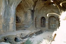 Efes'teki Yedi Uyurlar Kilisesi'nin apsisi ve Hıristiyan yeraltı mezarları