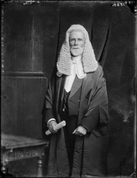 Speaker Sir Arthur Guinness, wearing the speaker's wig, 1911. The formal wig fell into disuse some decades later.