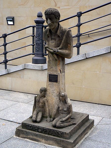 File:Skulptur Hoffmann Berlin2007.jpg