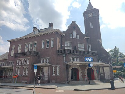 How to get to Station Weert with public transit - About the place