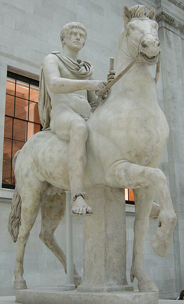 File:Statua marmorea di un cavaliere, roma I sec dc. circa 02.JPG