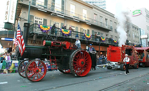 Fairground calliope trailer being hauled by a U.S.-built traction engine – New Orleans Mardi Gras 2007