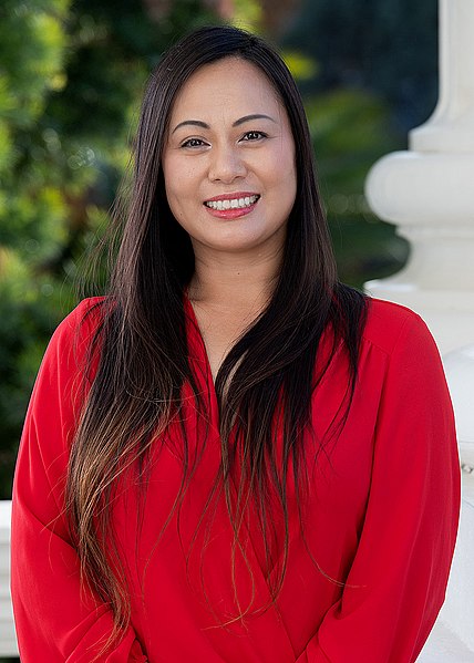 File:Stephanie Nguyen Portrait.jpg