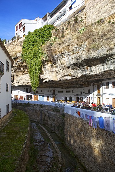 File:Streets of Setenil city.jpg