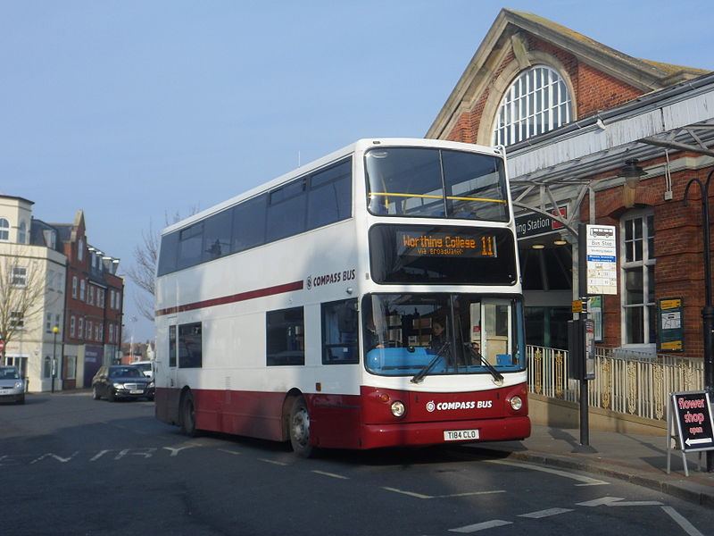 File:T184 CLO (Route 11) at Worthing Station (16914232800).jpg