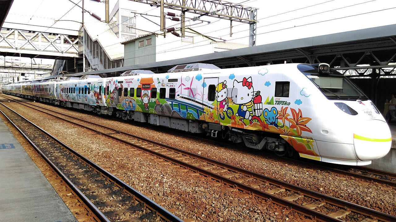 File TRA TED1014 Hello Kitty train  at Kaohsiung Station 