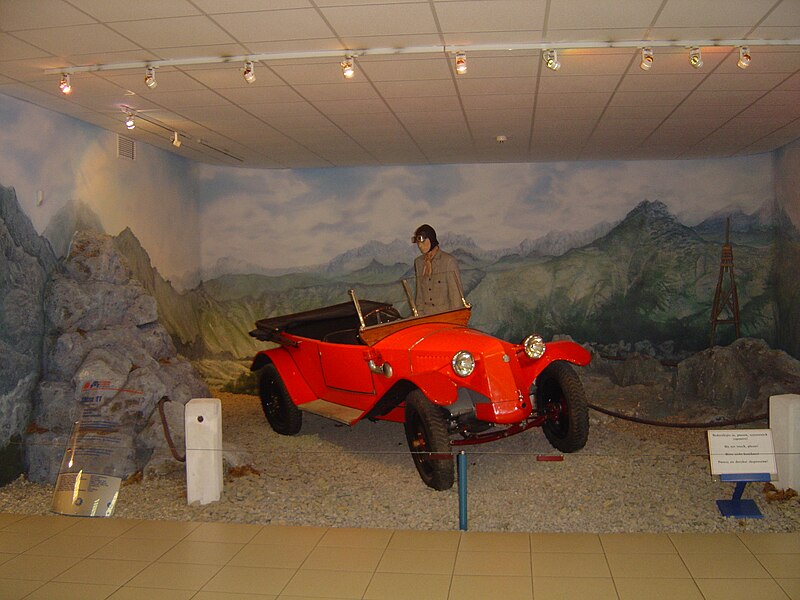 File:Tatra 11 muzeum red.jpg