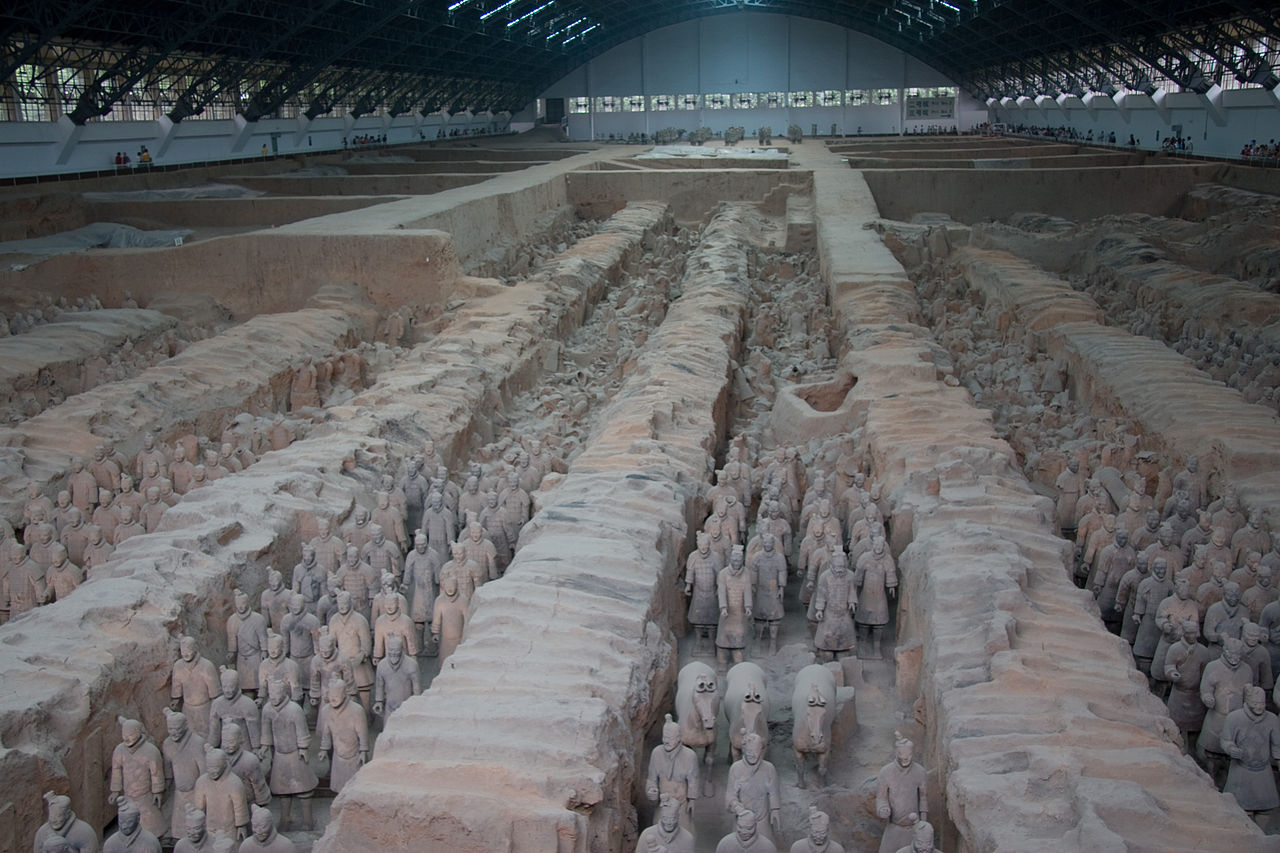 Mausoleo de Qin Shi Huang 1280px-Terracotta_Army_Pit_1_1