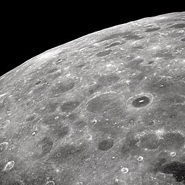 A Hold túloldalának kráterei