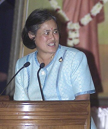 File:The Princess Maha Chakri Sirindhom of Thailand, delevring speech after receiving the Indira Gandhi Prize for Peace, Disarmament and Development, 2004, in New Delhi on November 19, 2005 (cropped).jpg