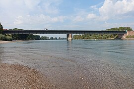 Partie centrale (pont fluvial) depuis la rive ouest