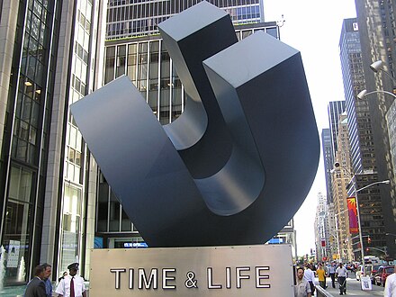 Скульптура время. Здание time-Life. Life Statue. Перемещение здания журнал тайм. Time on a building.