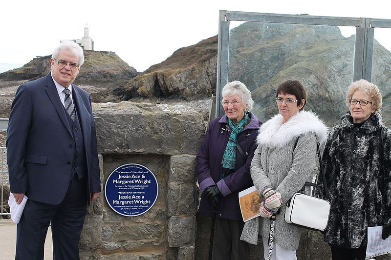 File:Unveiling (25-02-2016) Blue Plaque to 'The Women of Mumbles Head'.jpg