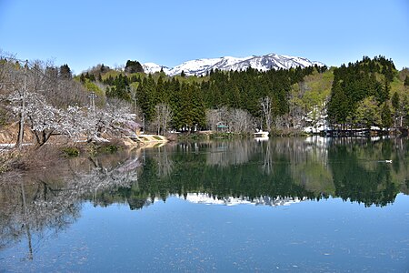 Uonuma, jezioro Kagami-ga-ike