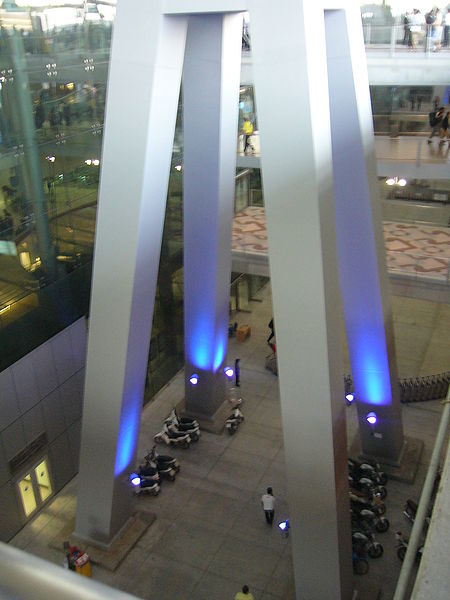 File:VTBS-Blue lights.JPG