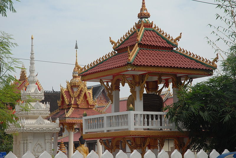 File:Vat Sisaket toits.JPG