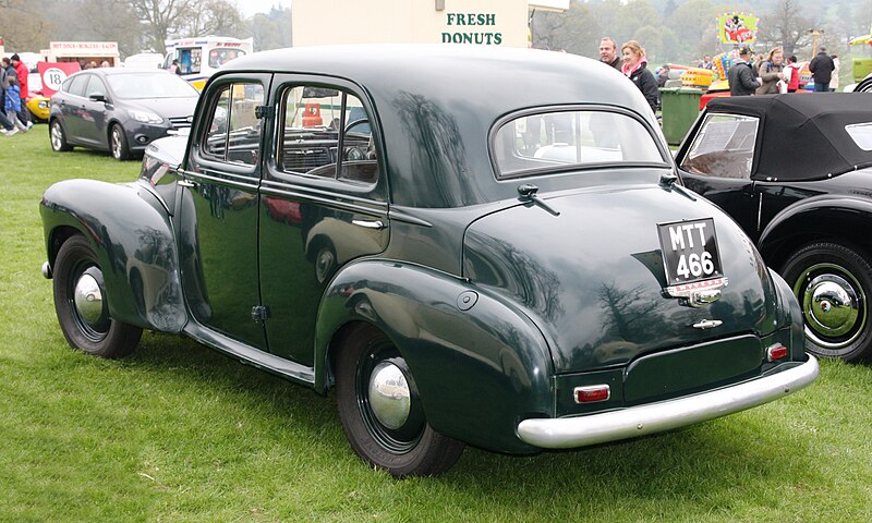 File:Vauxhall Wyvern ca 1949 at Weston Park viewed from behind.JPG