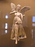 Miniatuur voor Bestand:Victoire volant (Louvre, Myr 641).jpg