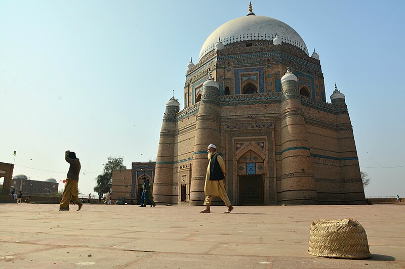 File:View of Tomb of Shah Rukn-e-Alam 01.jpg