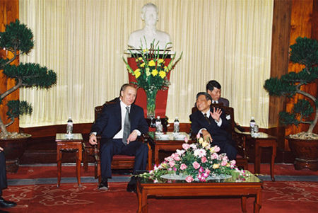 Tập_tin:Vladimir_Putin_in_Vietnam_1-2_March_2001-17.jpg