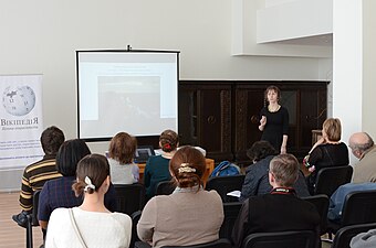 Antanana speaks on presentation in Kyiv