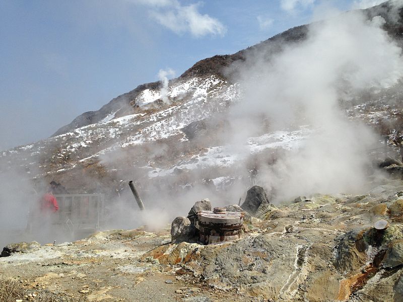 File:Water vapor from a pond in Owakudani Valley 3.JPG