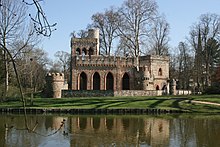 Die Mosburg im Biebricher Schlosspark (Quelle: Wikimedia)