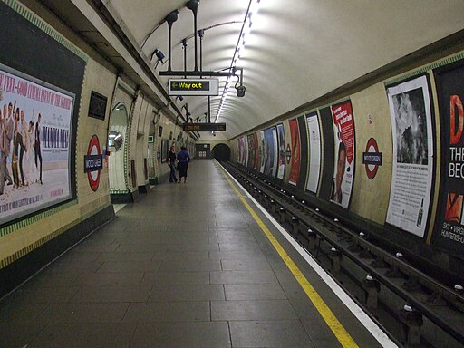 Wood Green stn northbound look south