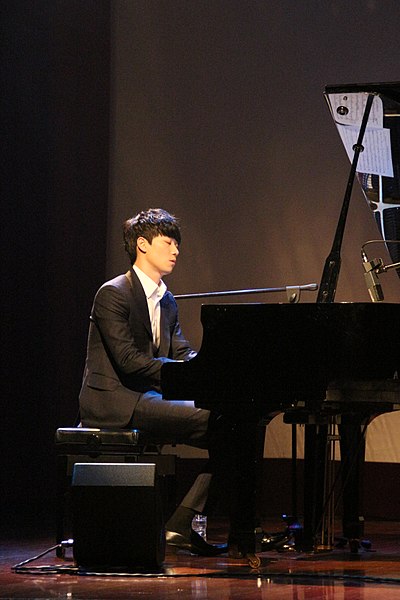 File:Yoonhan at the concert ‘Cinema Music Box’ in Goyang.jpg